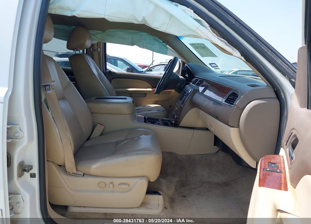 2011 CHEVROLET TAHOE LTZ VIN: 1GNSCCE01BR216617