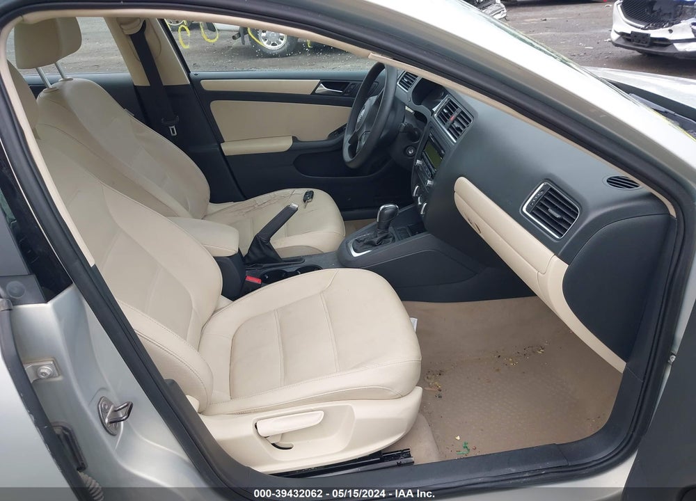 2011 VOLKSWAGEN JETTA 2.5L SE VIN: 3VWDX7AJ0BM386414