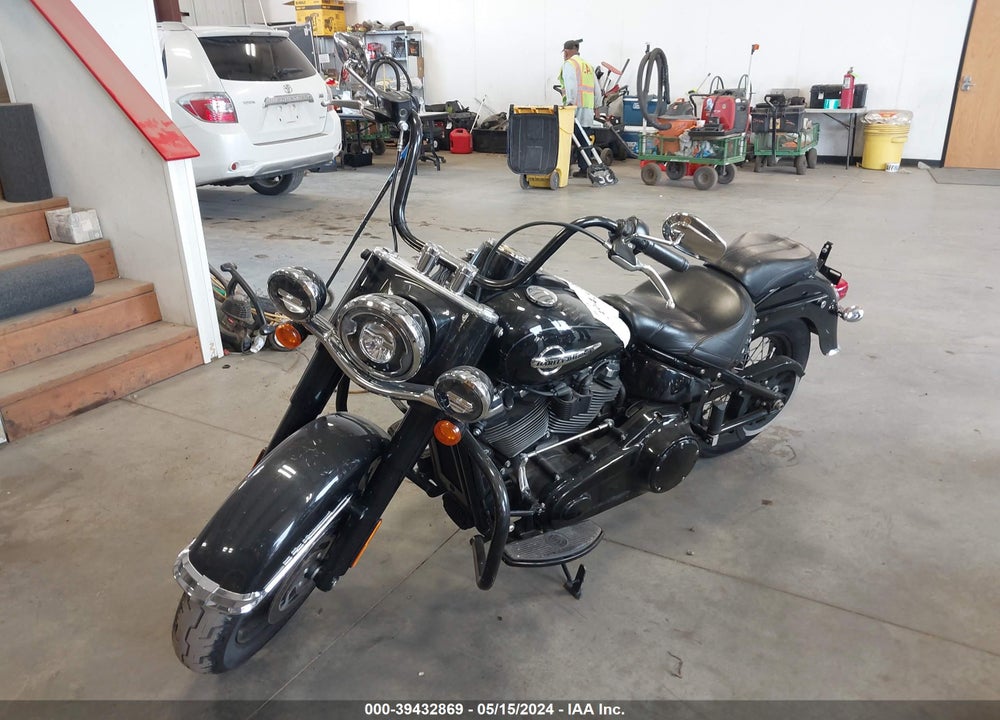 2018 HARLEY-DAVIDSON FLHC HERITAGE CLASSIC VIN: 1HD1YAJ15JC035433