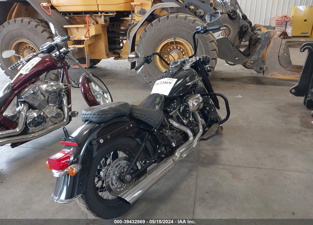 2018 HARLEY-DAVIDSON FLHC HERITAGE CLASSIC VIN: 1HD1YAJ15JC035433