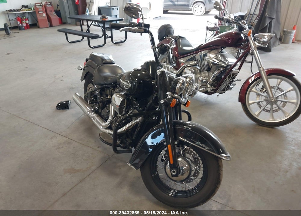 2018 HARLEY-DAVIDSON FLHC HERITAGE CLASSIC VIN: 1HD1YAJ15JC035433