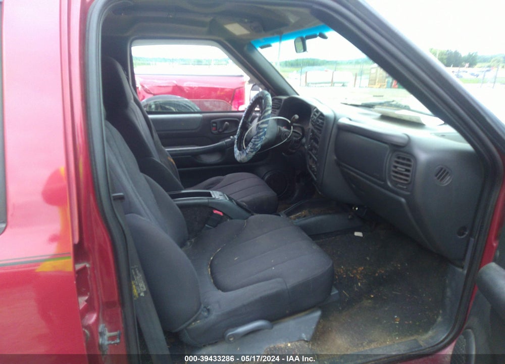 2003 CHEVROLET S-10 LS VIN: 1GCDT13XX3K178353