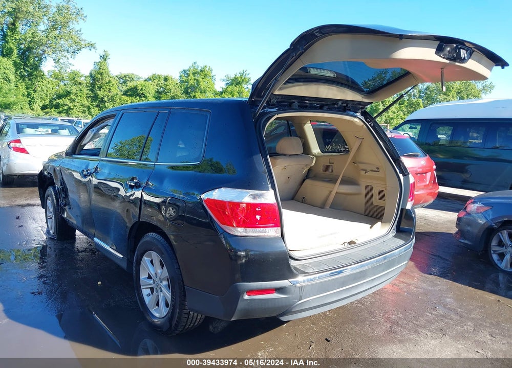 2011 TOYOTA HIGHLANDER BASE V6 VIN: 5TDBK3EH6BS083551