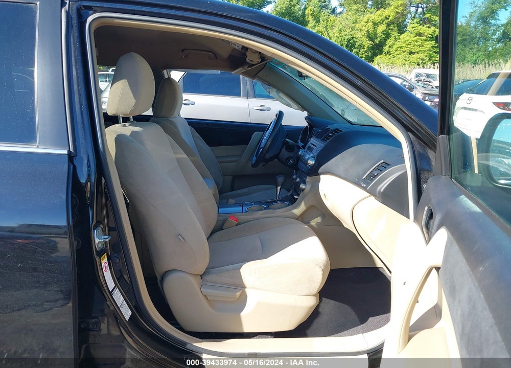 2011 TOYOTA HIGHLANDER BASE V6 VIN: 5TDBK3EH6BS083551