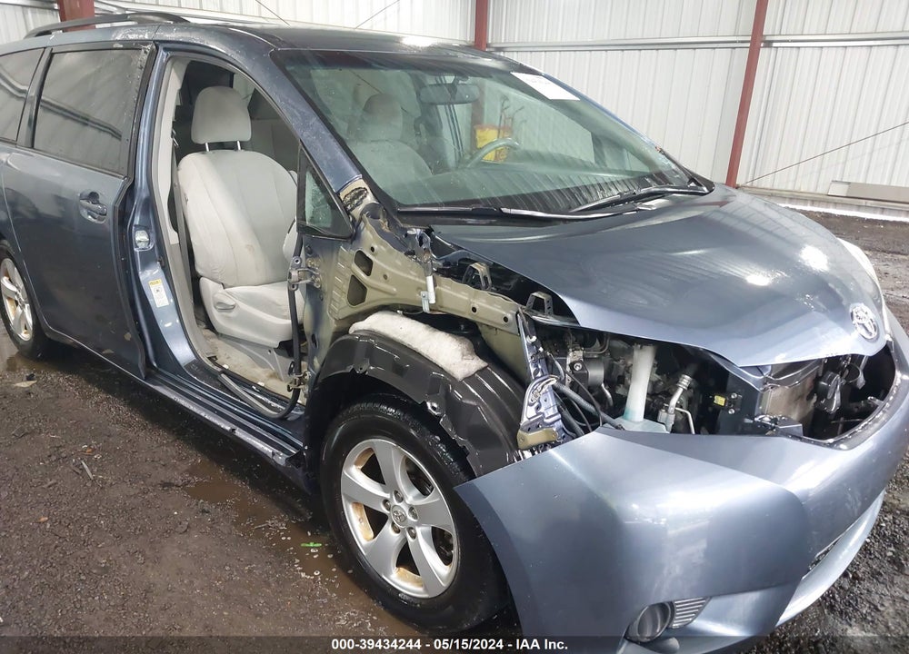 2014 TOYOTA SIENNA LE V6 8 PASSENGER VIN: 5TDKK3DC7ES511525