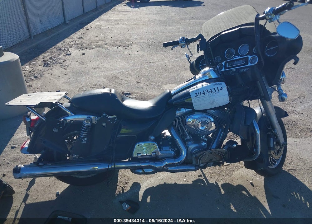 2010 HARLEY-DAVIDSON FLHTCU VIN: 1HD1FC412AB662772