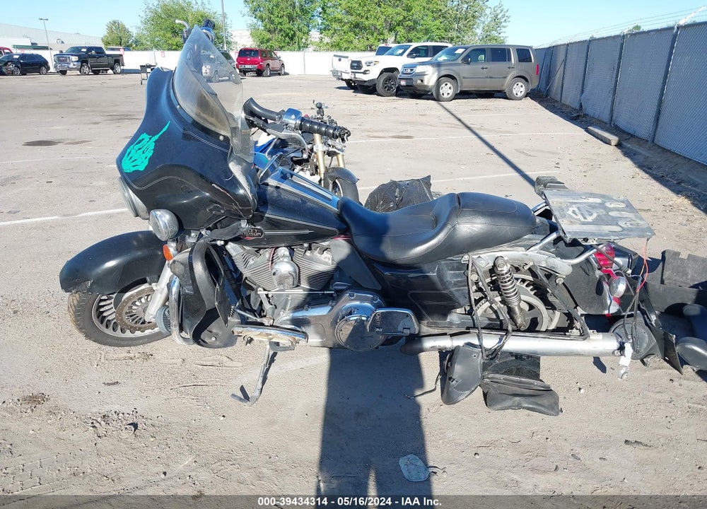 2010 HARLEY-DAVIDSON FLHTCU VIN: 1HD1FC412AB662772