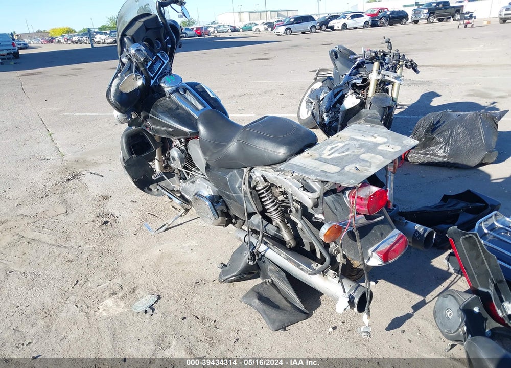 2010 HARLEY-DAVIDSON FLHTCU VIN: 1HD1FC412AB662772