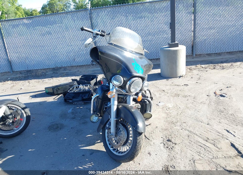 2010 HARLEY-DAVIDSON FLHTCU VIN: 1HD1FC412AB662772