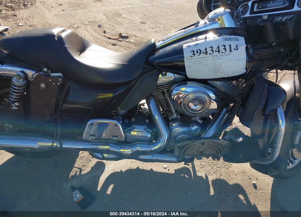 2010 HARLEY-DAVIDSON FLHTCU VIN: 1HD1FC412AB662772