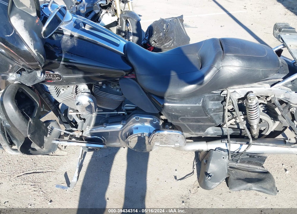 2010 HARLEY-DAVIDSON FLHTCU VIN: 1HD1FC412AB662772