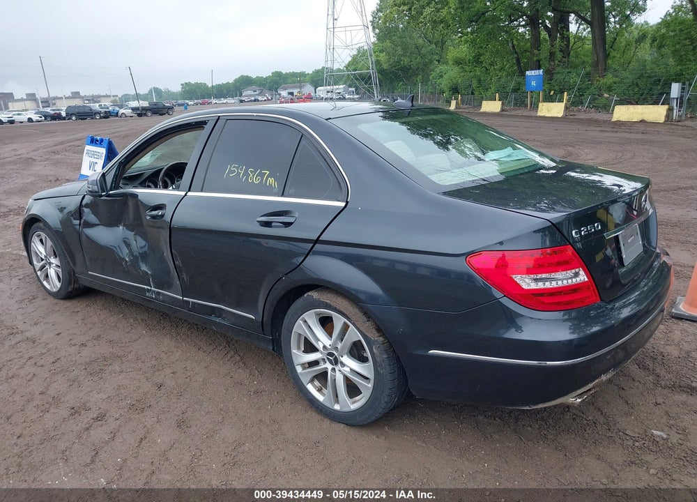 2013 MERCEDES-BENZ C 250 LUXURY/SPORT VIN: WDDGF4HB6DA773118