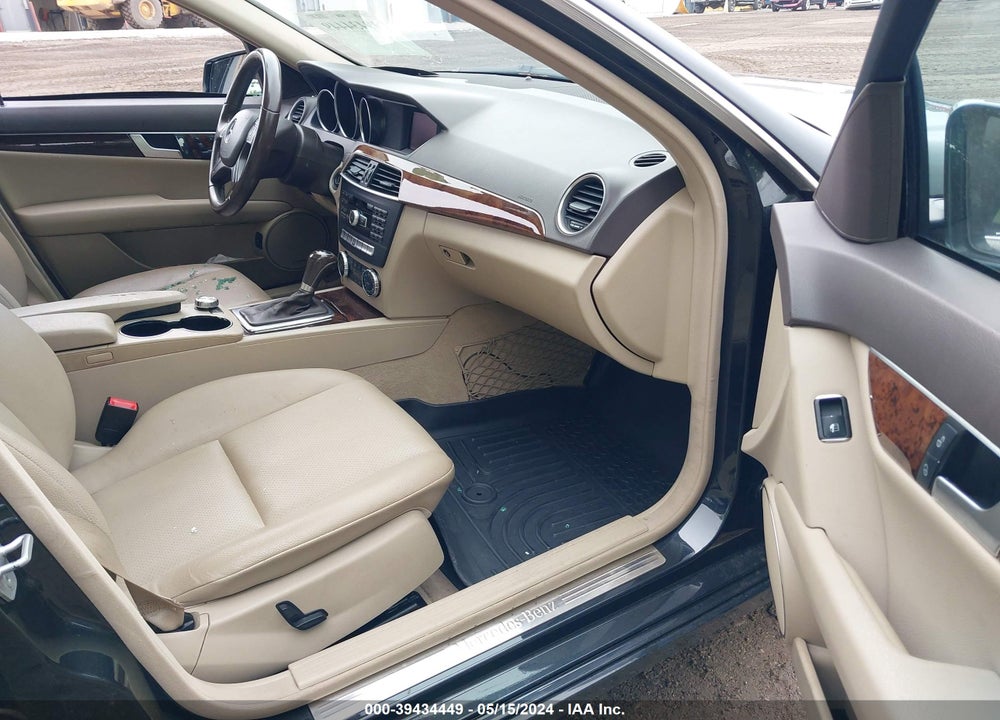 2013 MERCEDES-BENZ C 250 LUXURY/SPORT VIN: WDDGF4HB6DA773118