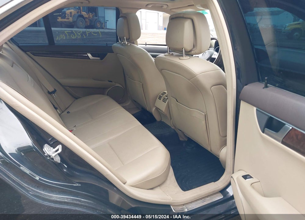 2013 MERCEDES-BENZ C 250 LUXURY/SPORT VIN: WDDGF4HB6DA773118