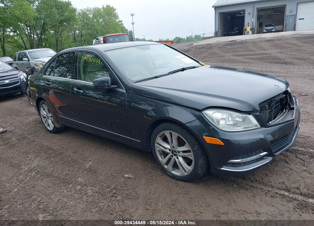 2013 MERCEDES-BENZ C 250 LUXURY/SPORT VIN: WDDGF4HB6DA773118