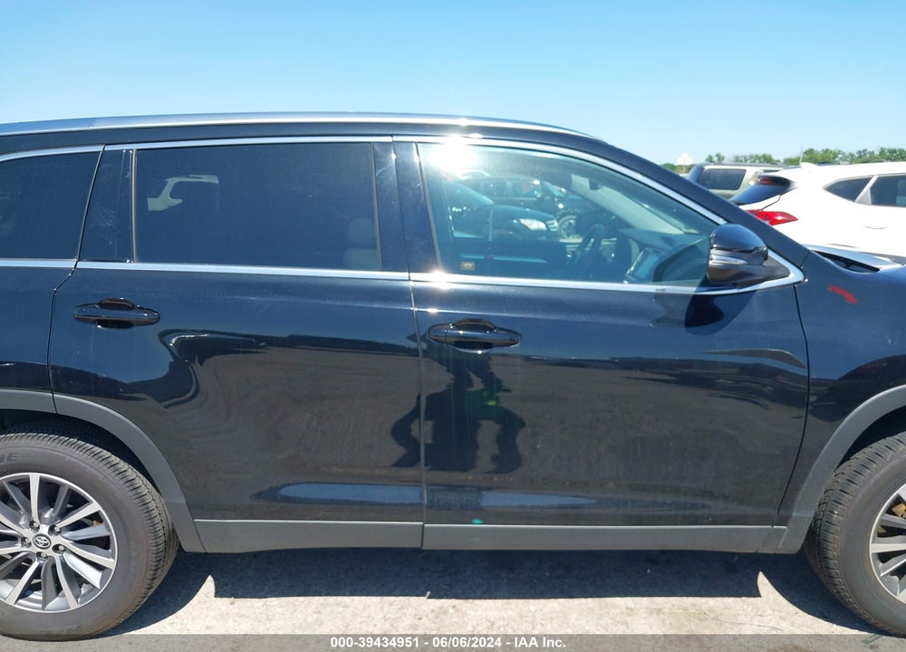 2019 TOYOTA HIGHLANDER XLE VIN: 5TDKZRFH5KS350112