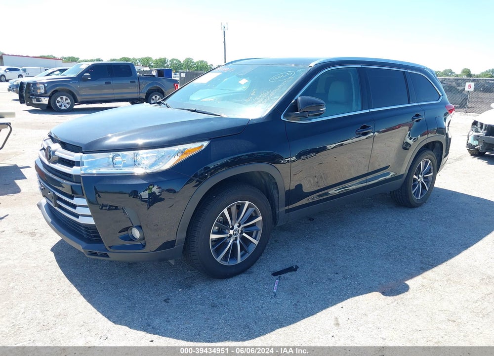 2019 TOYOTA HIGHLANDER XLE VIN: 5TDKZRFH5KS350112