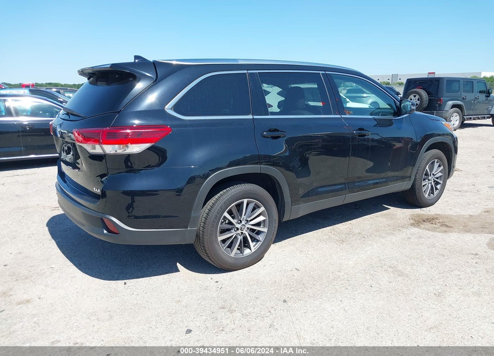 2019 TOYOTA HIGHLANDER XLE VIN: 5TDKZRFH5KS350112