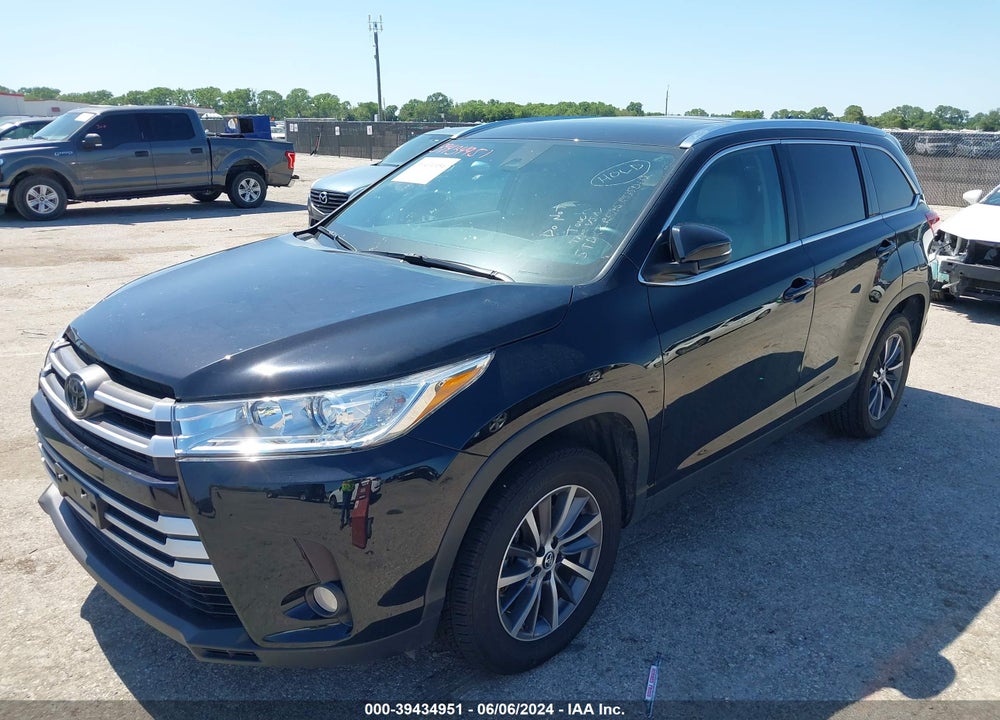 2019 TOYOTA HIGHLANDER XLE VIN: 5TDKZRFH5KS350112