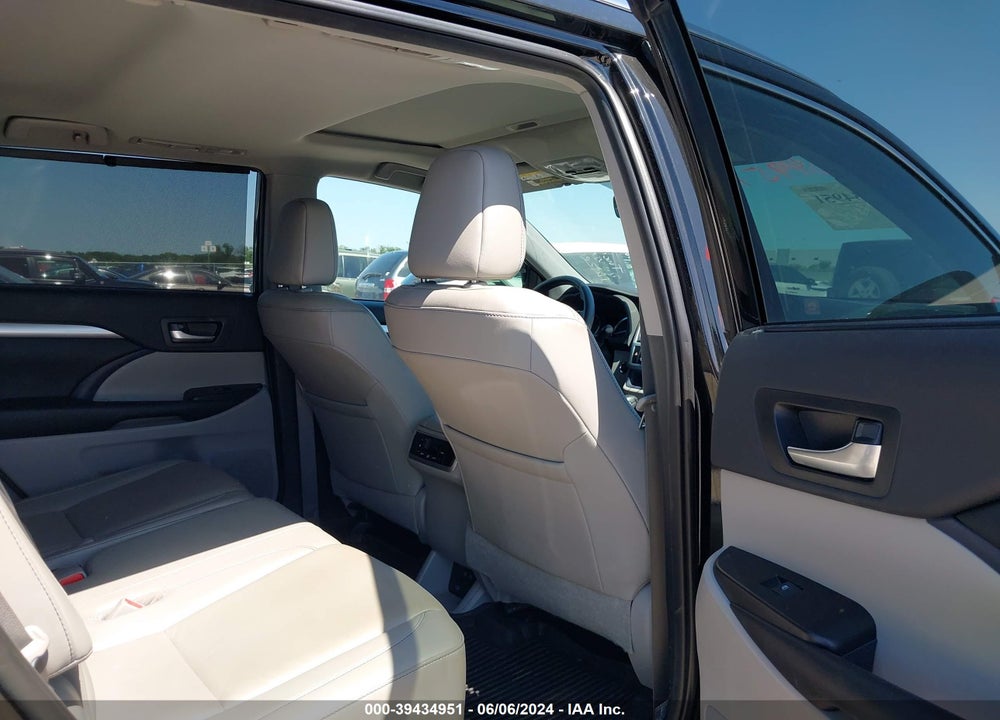 2019 TOYOTA HIGHLANDER XLE VIN: 5TDKZRFH5KS350112