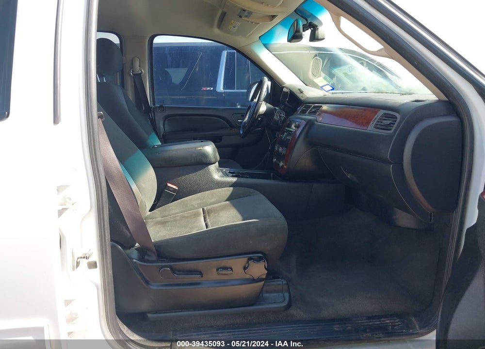 2011 CHEVROLET TAHOE LS VIN: 1GNSCAE00BR182528