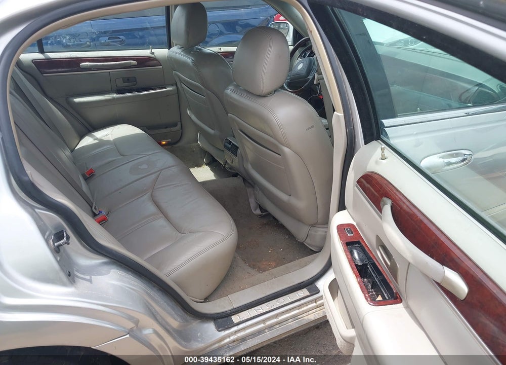 2003 LINCOLN TOWN CAR CARTIER VIN: 1LNHM83W83Y635894