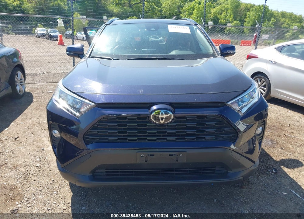 2019 TOYOTA RAV4 XLE VIN: JTMW1RFV9KD513077