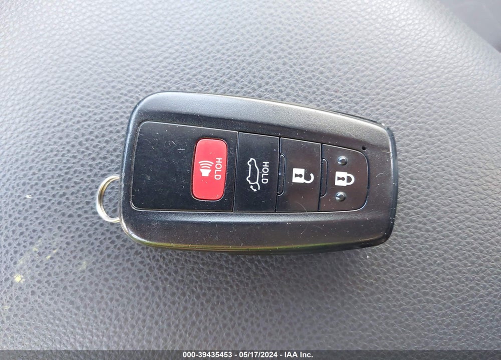 2019 TOYOTA RAV4 XLE VIN: JTMW1RFV9KD513077