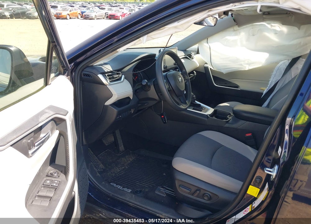 2019 TOYOTA RAV4 XLE VIN: JTMW1RFV9KD513077