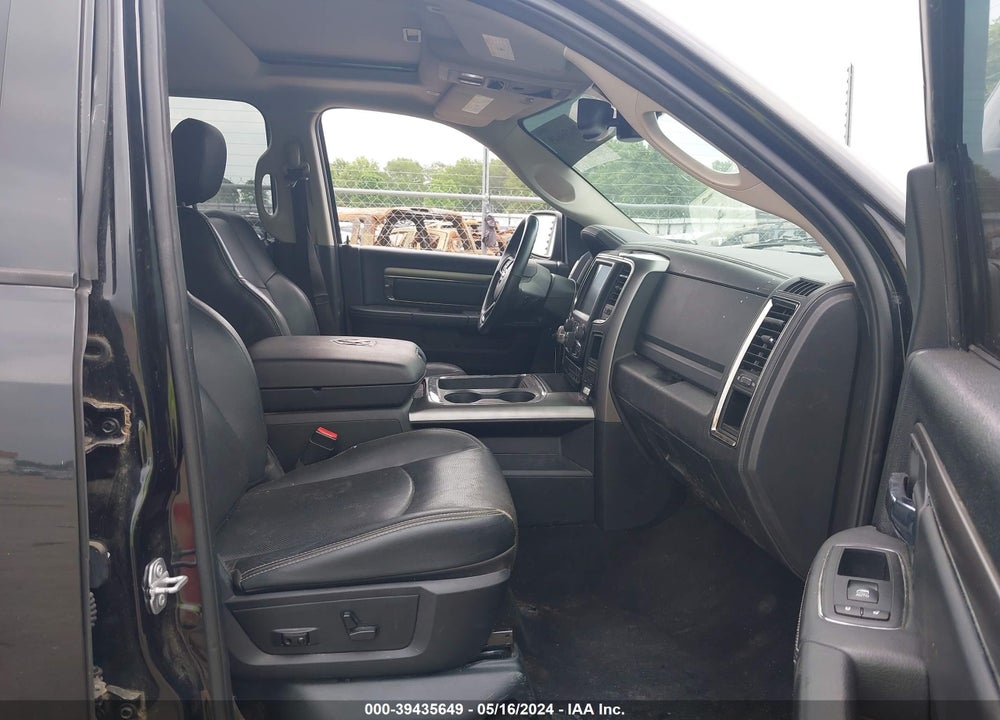 2017 RAM 1500 NIGHT 4X4 5'7 BOX VIN: 1C6RR7MT6HS733512