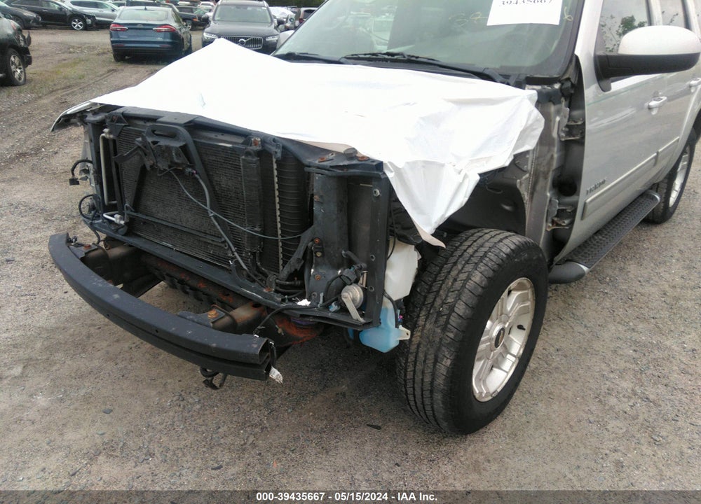 2011 CHEVROLET TAHOE LT VIN: 1GNSKBE02BR352073