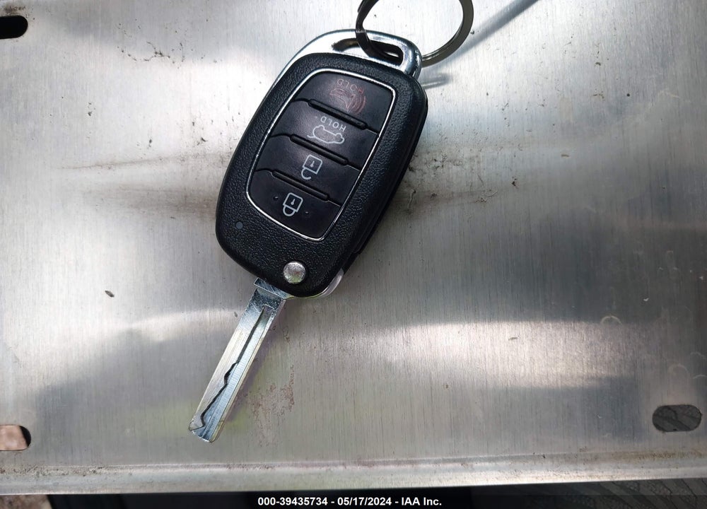 2018 HYUNDAI SANTA FE SPORT 2.4L VIN: 5NMZT3LB2JH072199