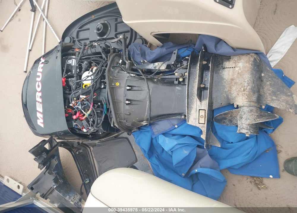 2012 TRACKER MARINE SUN TRACKER VIN: BUJ23111C212