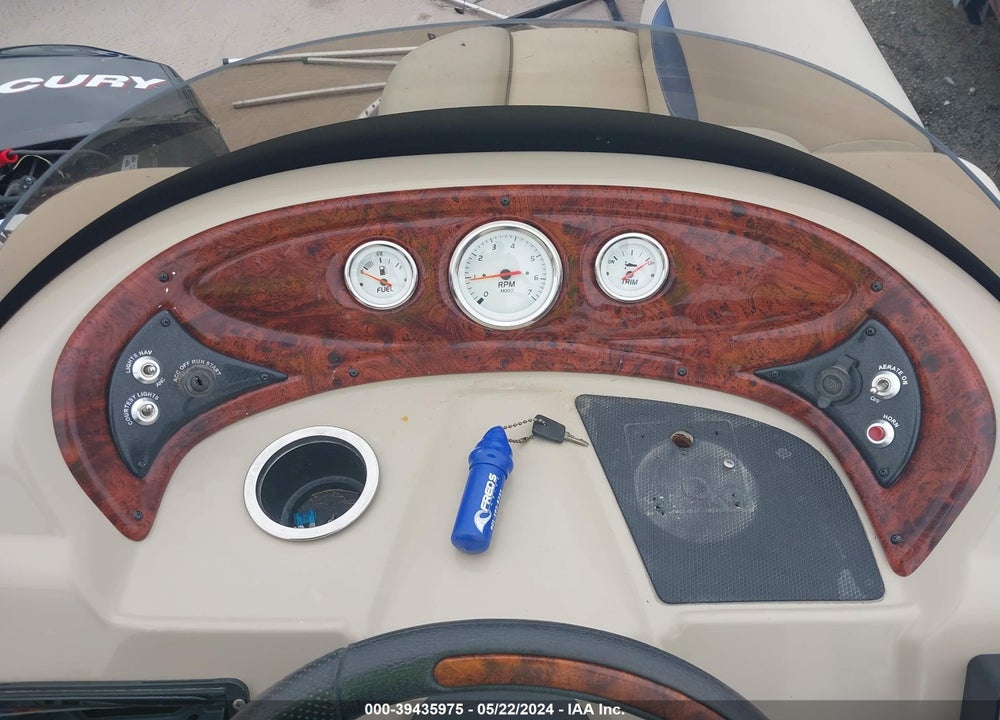 2012 TRACKER MARINE SUN TRACKER VIN: BUJ23111C212