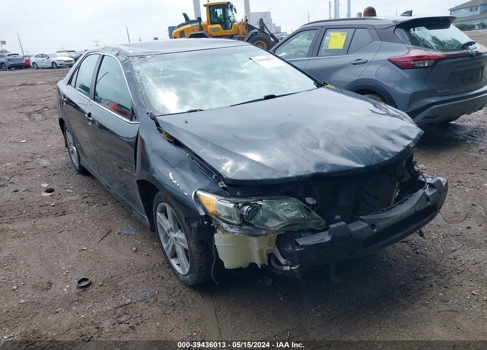 2013 TOYOTA CAMRY SE VIN: 4T1BF1FK1DU644008