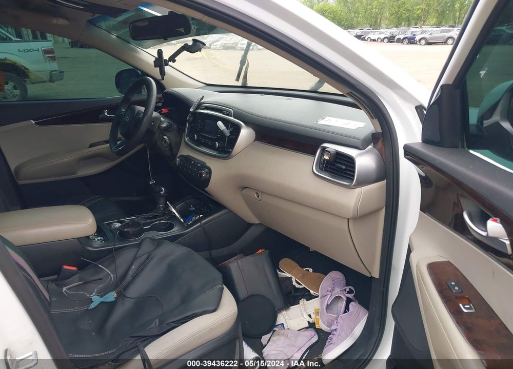 2016 KIA SORENTO 3.3L LX VIN: 5XYPGDA52GG092602