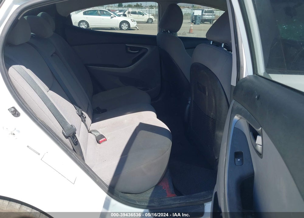 2016 HYUNDAI ELANTRA VIN: 5NPDH4AE6GH695559