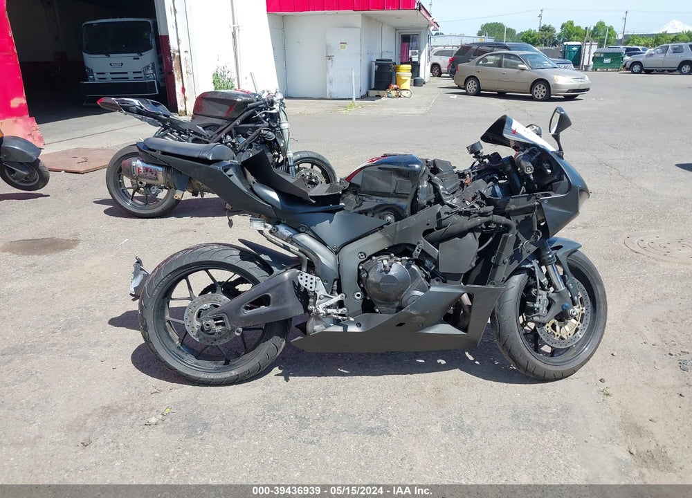 2020 HONDA CBR600 RR VIN: JH2PC40J9LK600229