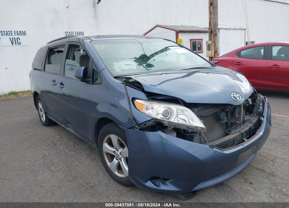 2015 TOYOTA SIENNA LE 8 PASSENGER VIN: 5TDKK3DCXFS635192