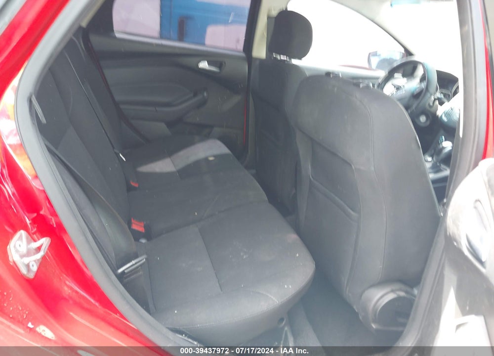 2016 FORD FOCUS SE VIN: 1FADP3K27GL270659