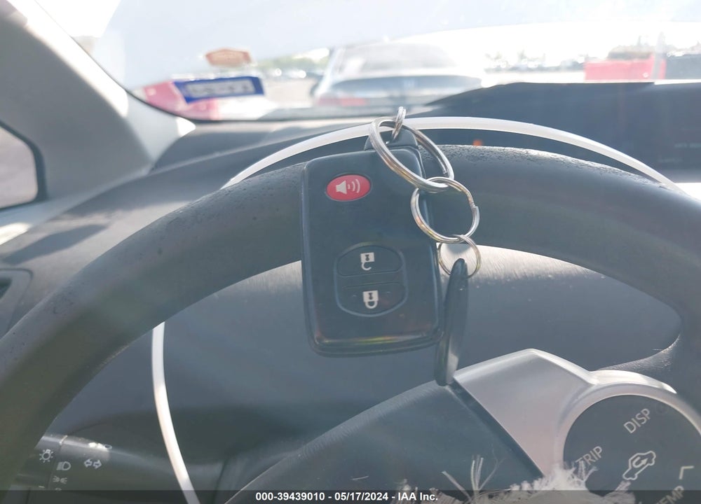 2011 TOYOTA PRIUS TWO VIN: JTDKN3DU1B5347805