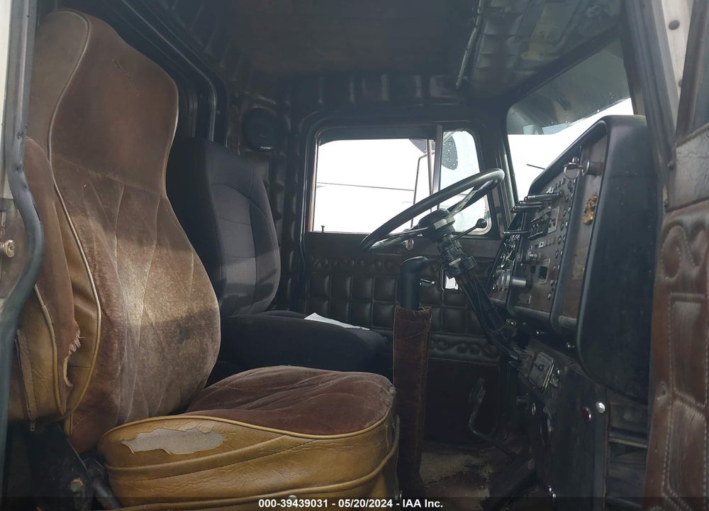 1985 PETERBILT 359 VIN: 1XP9DB9X2FD189984