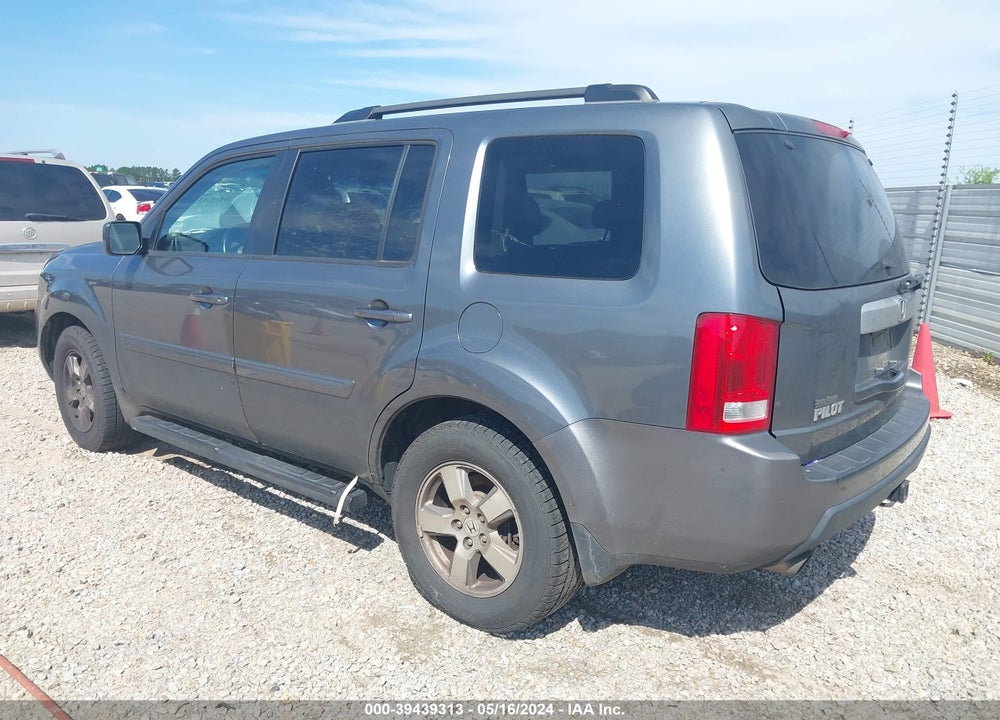 2011 HONDA PILOT EX-L VIN: 5FNYF4H52BB008193