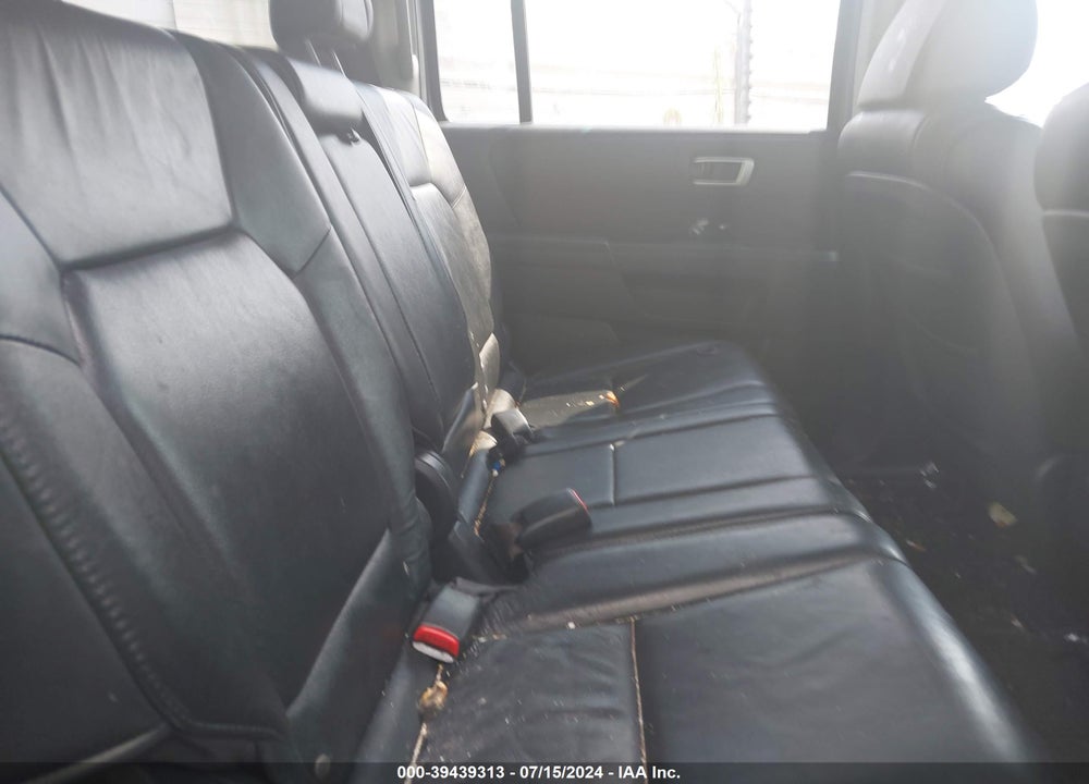2011 HONDA PILOT EX-L VIN: 5FNYF4H52BB008193