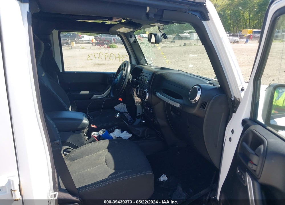 2016 JEEP WRANGLER UNLIMITED SAHARA VIN: 1C4BJWEG8GL102816