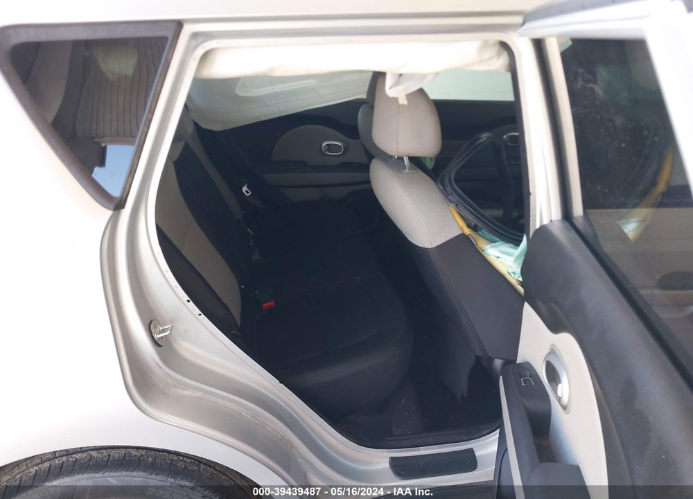 2018 KIA SOUL VIN: KNDJN2A29J7619061