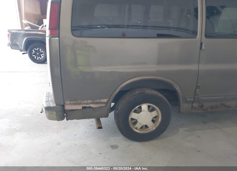 1999 GMC SAVANA STANDARD VIN: 1GKFG15R1X1133586