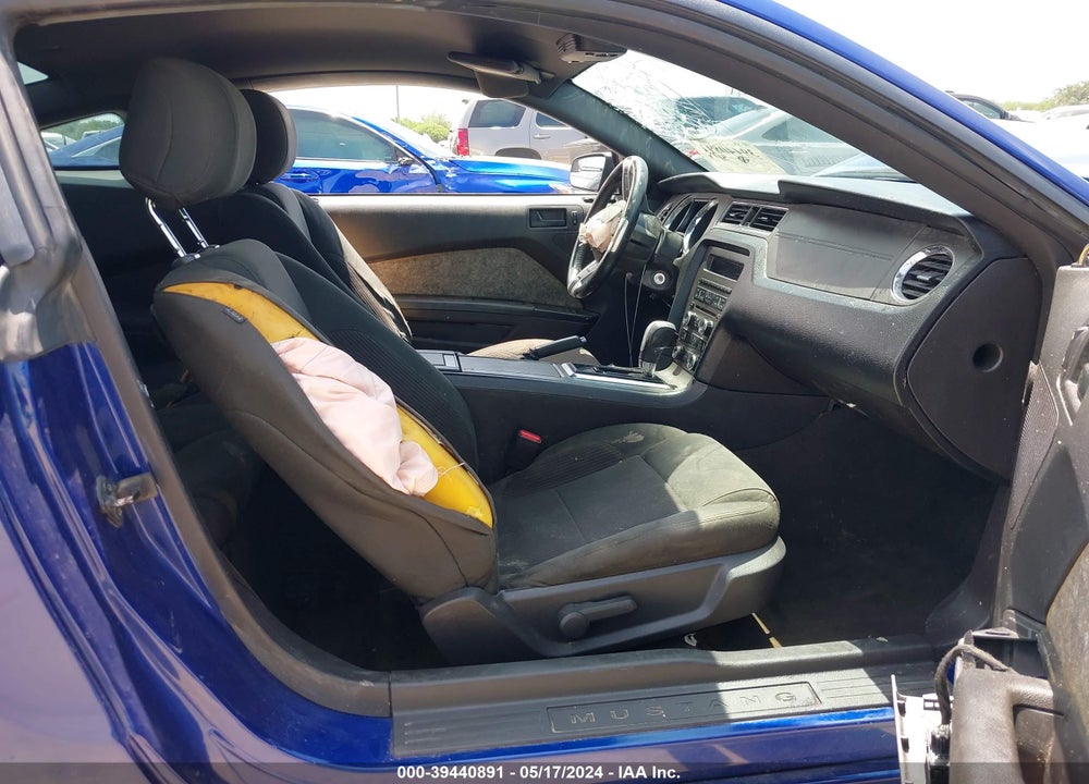 2014 FORD MUSTANG V6 VIN: 1ZVBP8AM8E5318461