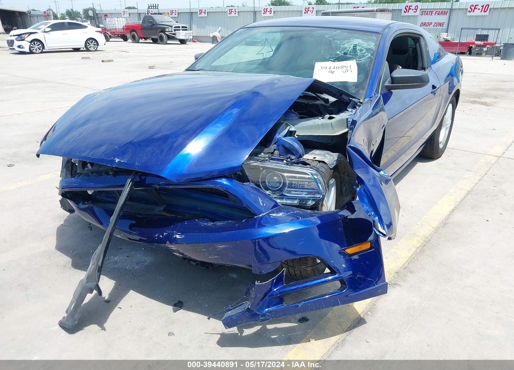 2014 FORD MUSTANG V6 VIN: 1ZVBP8AM8E5318461