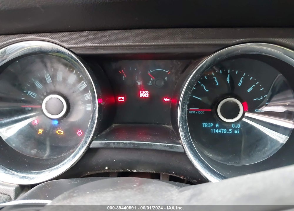 2014 FORD MUSTANG V6 VIN: 1ZVBP8AM8E5318461